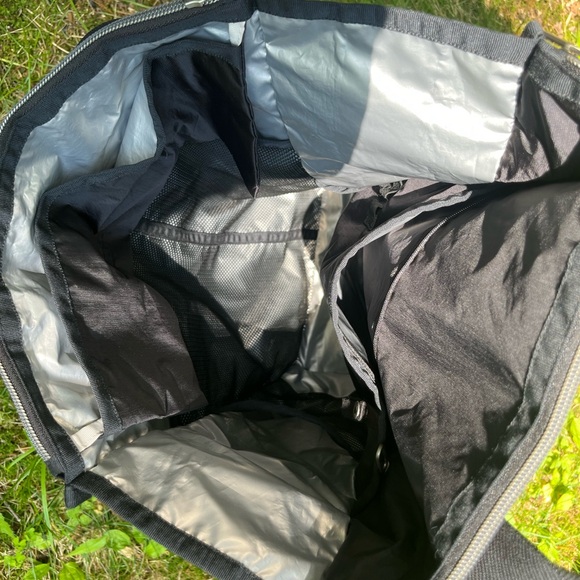 LeSportsac Black Nylon Zippered Large Tote Bag - Picture 3 of 3